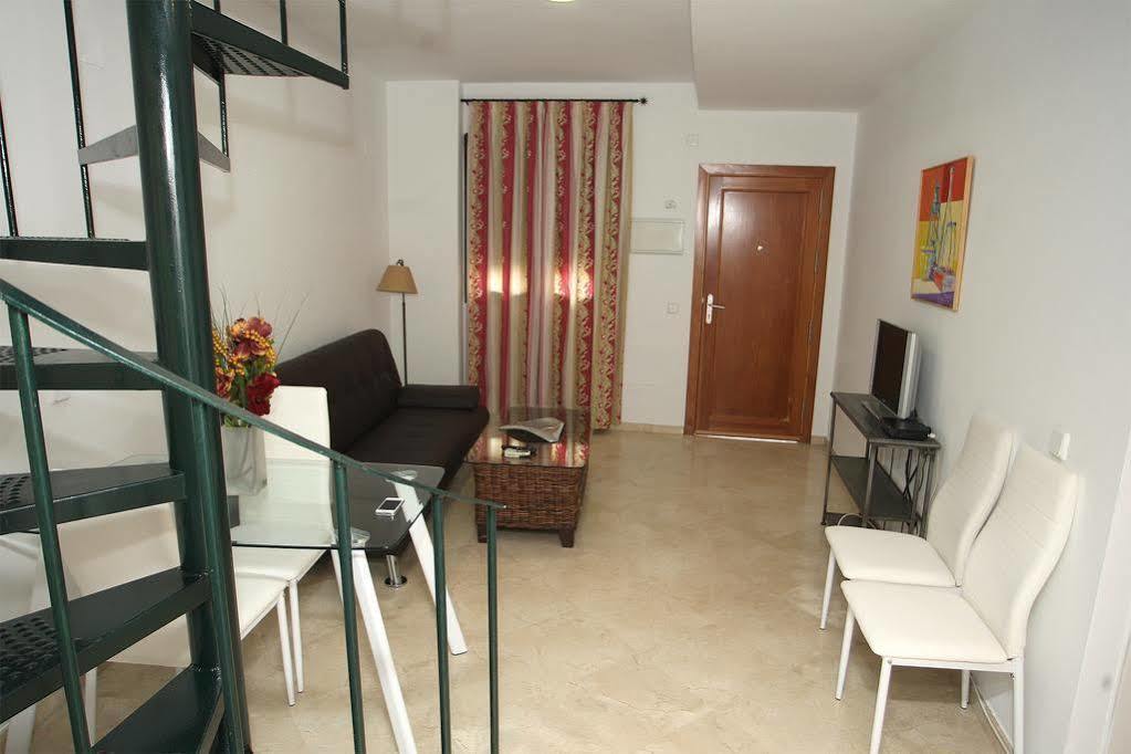 Apartamentos Sevilla Centro Екстериор снимка